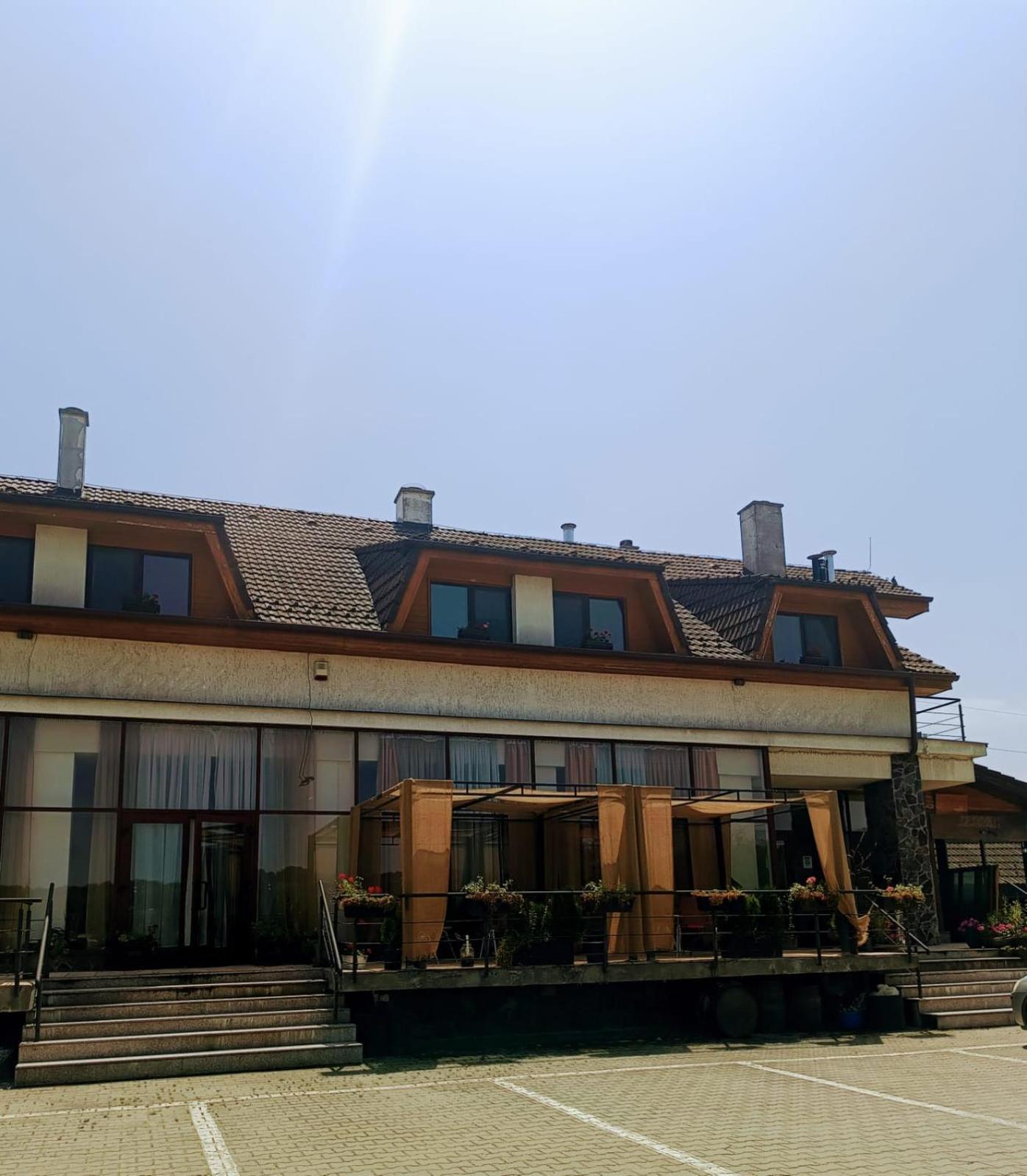 La Cuib Cristian Sibiu Hotel ภายนอก รูปภาพ